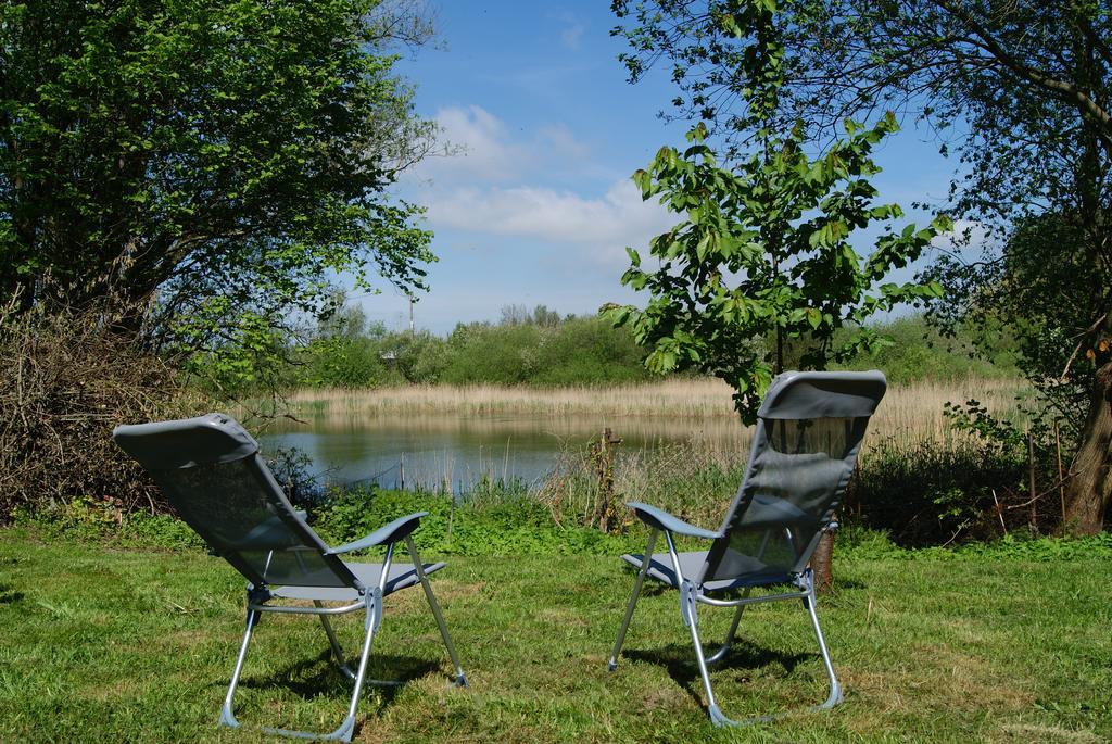 Ferienwohnungen Am Kleinen See แบร์เกิน เอาฟ์ รือเจิน ภายนอก รูปภาพ