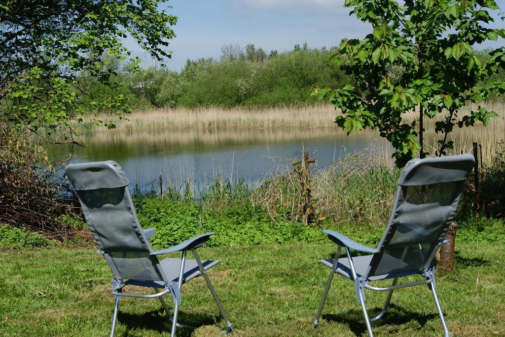 Ferienwohnungen Am Kleinen See แบร์เกิน เอาฟ์ รือเจิน ภายนอก รูปภาพ