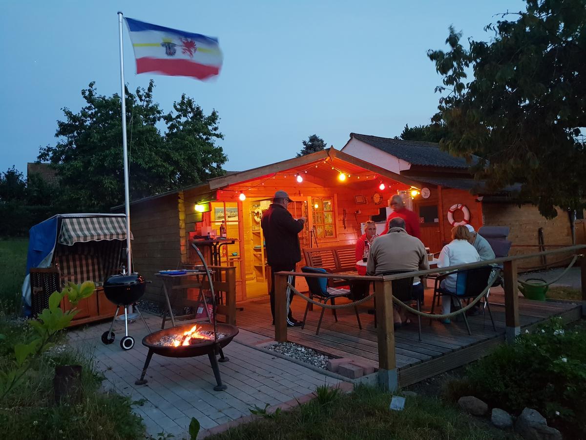 Ferienwohnungen Am Kleinen See แบร์เกิน เอาฟ์ รือเจิน ภายนอก รูปภาพ